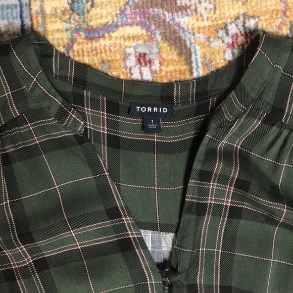 Torrid | Plaid Button Up Top Size 1 - Picture 4 of 7